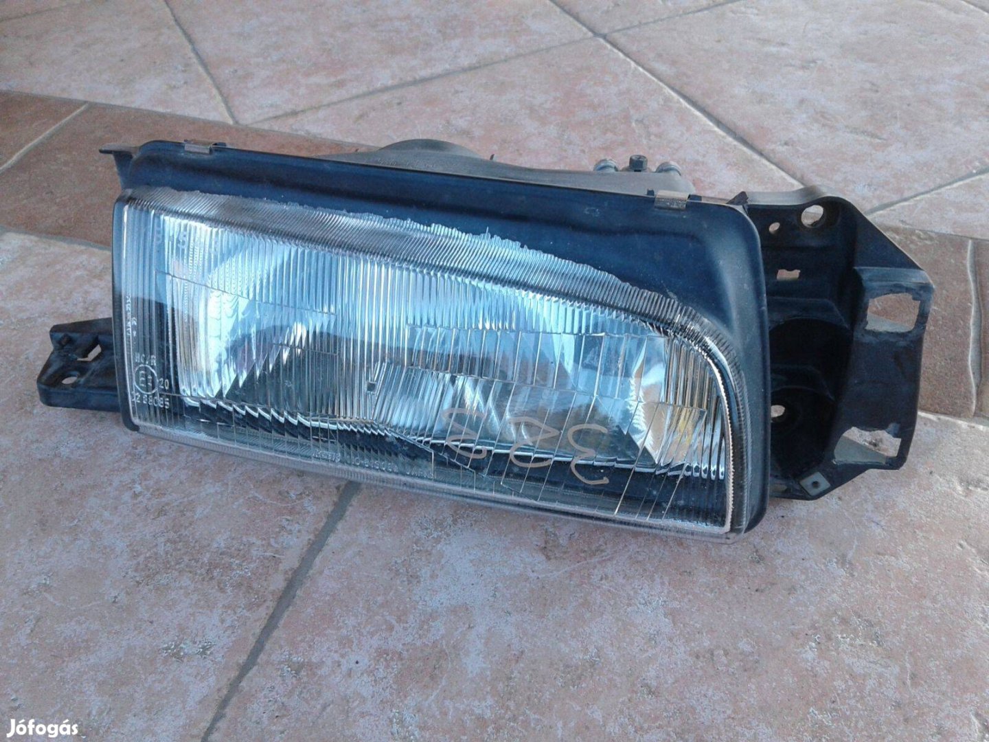 Mazda 323 1.3 (1991) jobb fényszóró