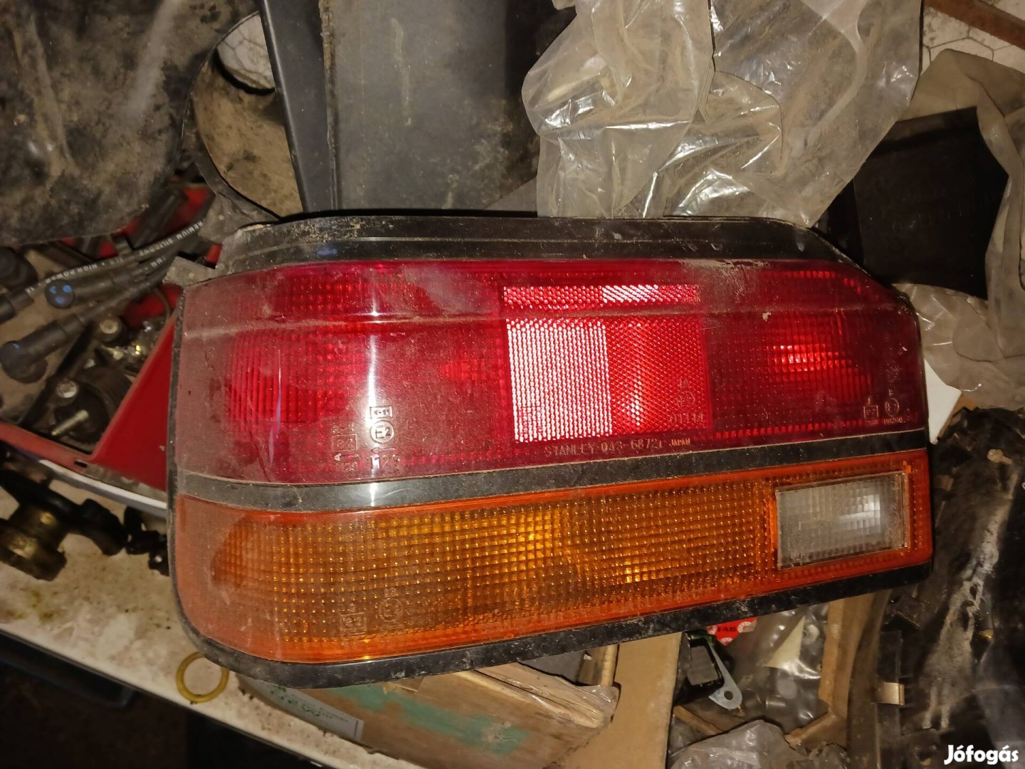 Mazda 323 első és hátsó fényszóró 