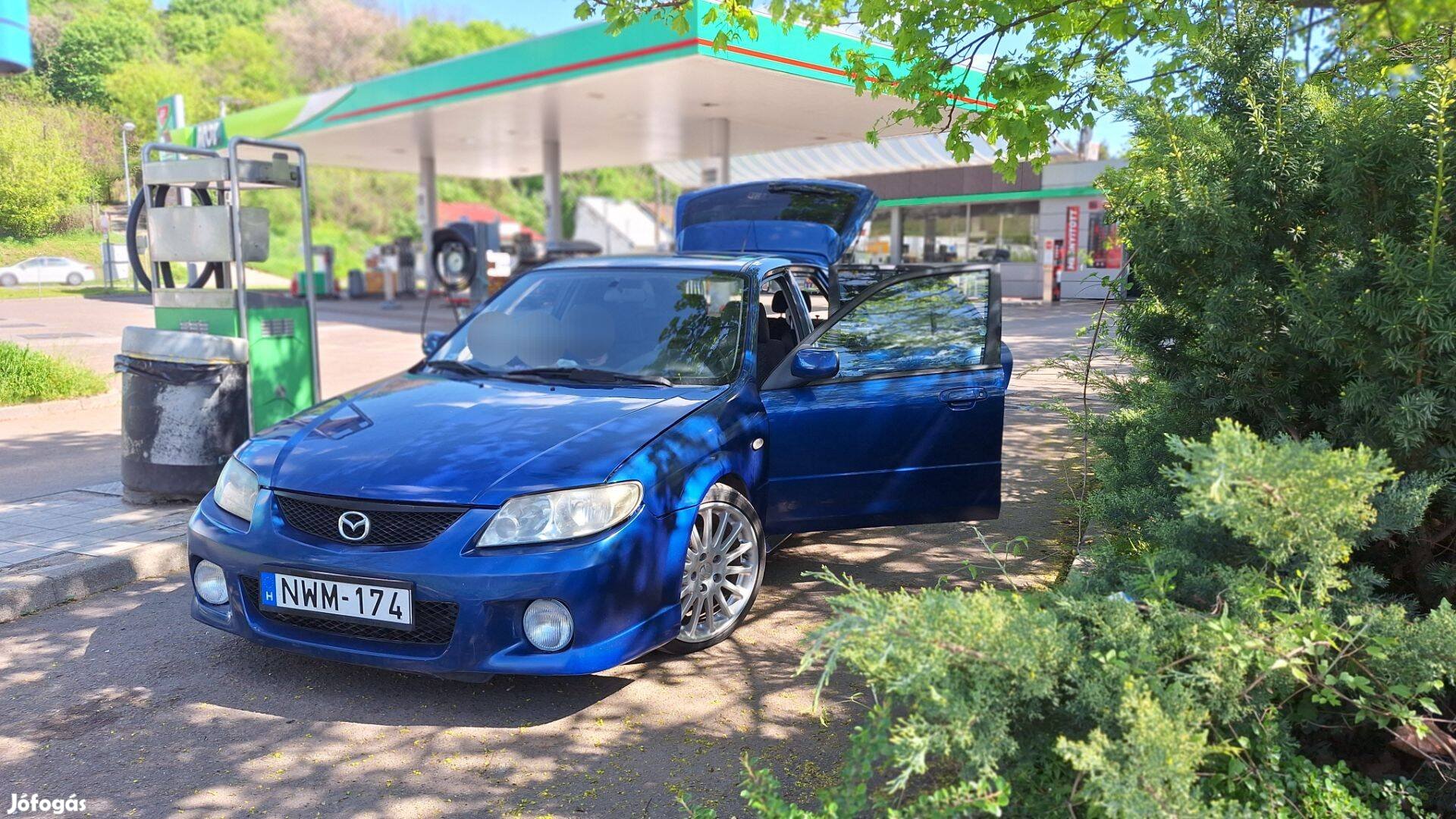 Mazda 323 f 2.0 benzin kevés km-es