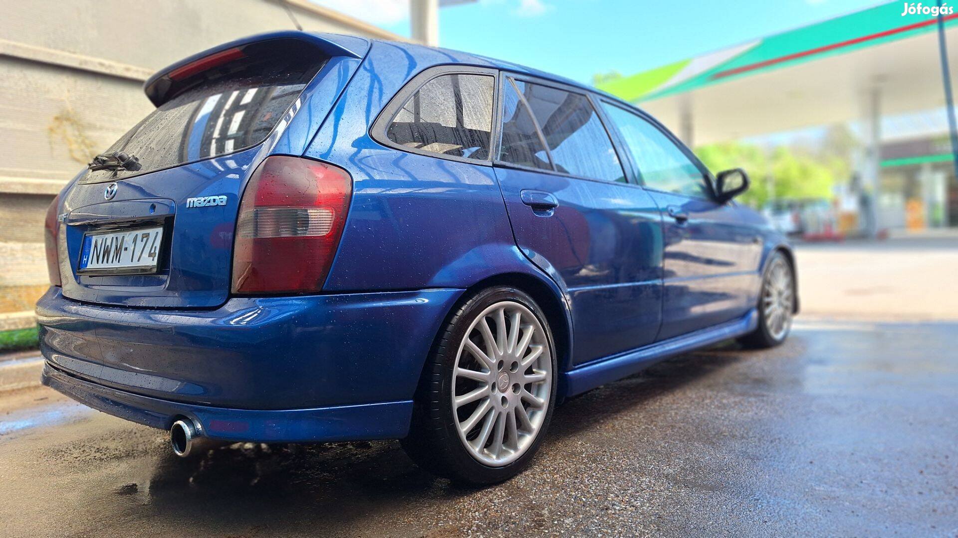 Mazda 323 f 2.0-es benzin kevés km-er