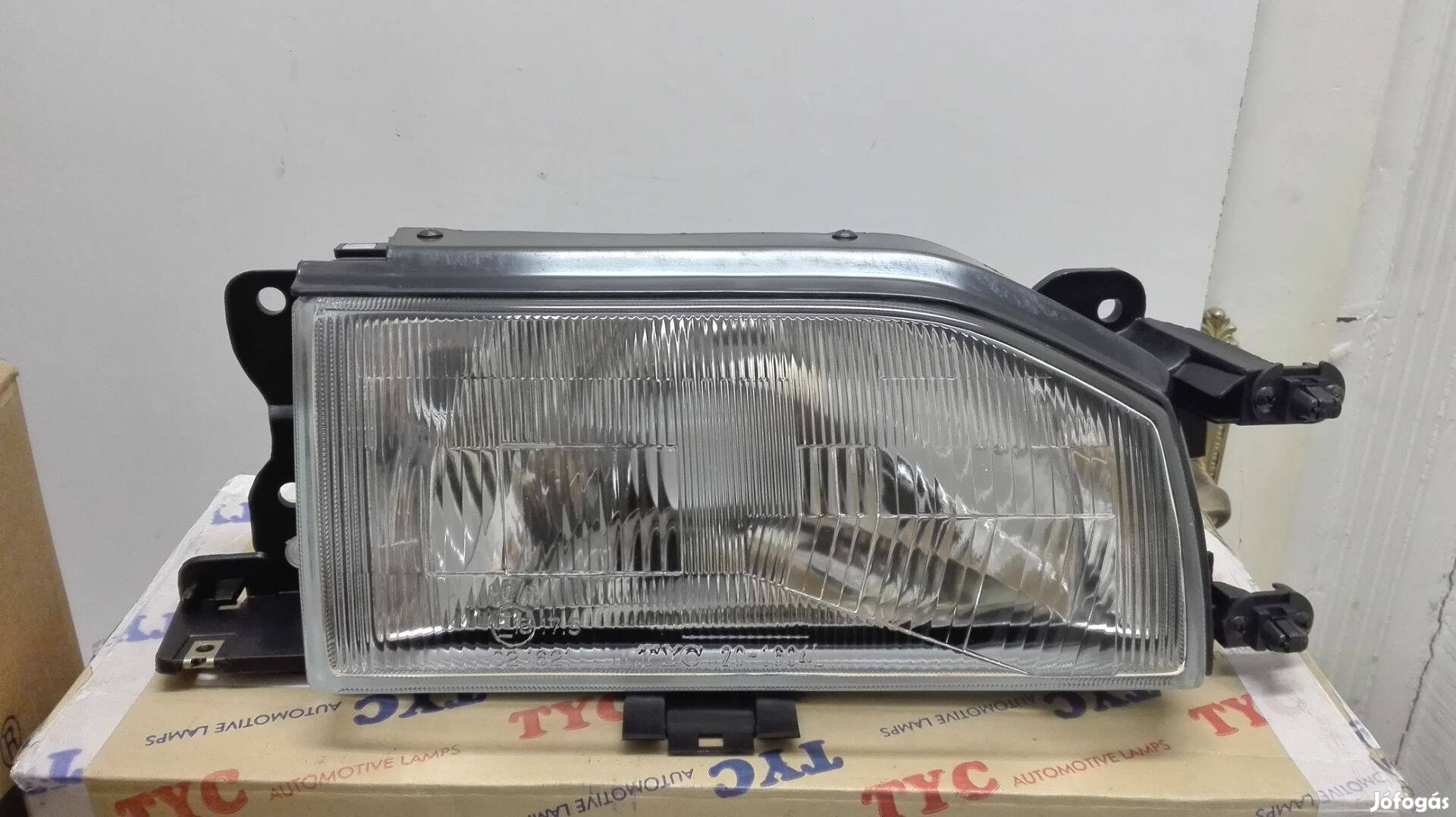 Mazda 323 fényszóró jobb 1987 -> 1989 (H4)