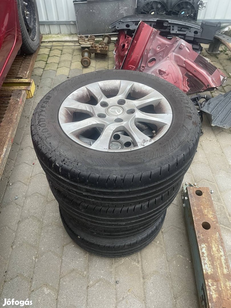 Mazda 3 alufelni goodyear gumikkal