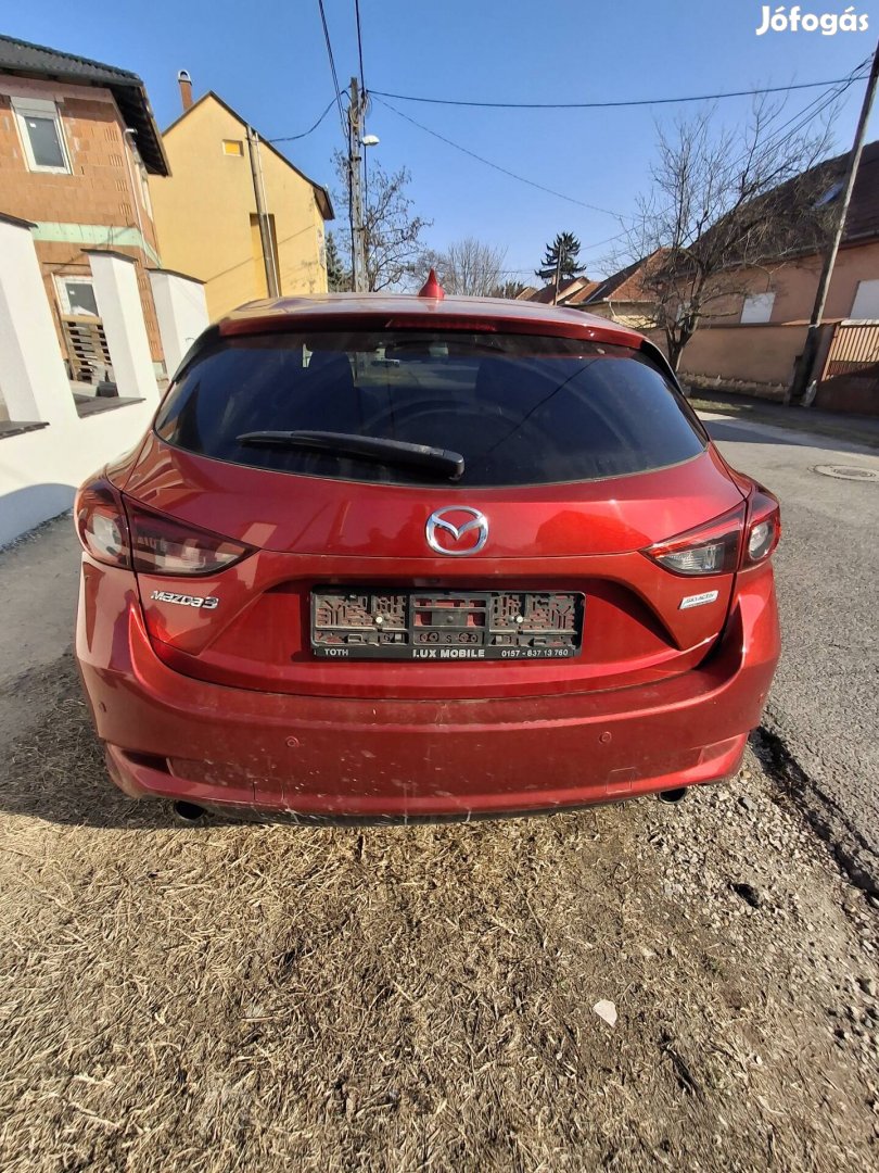 Mazda 3 bm csomagtér ajtó lámpákkal