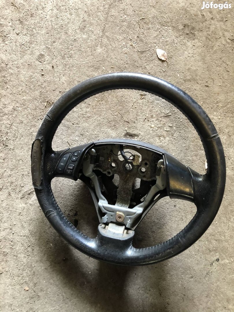 Mazda 3 kormány kopott 