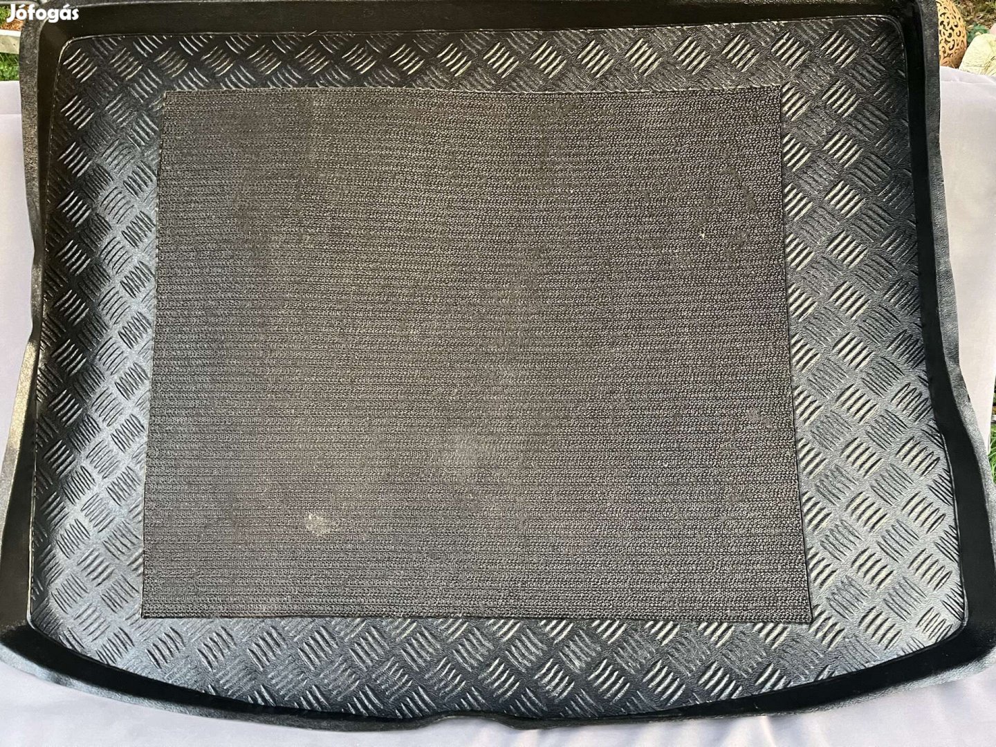 Mazda 3 méretpontos csomagtértálca - Csúszásgátló betéttel,