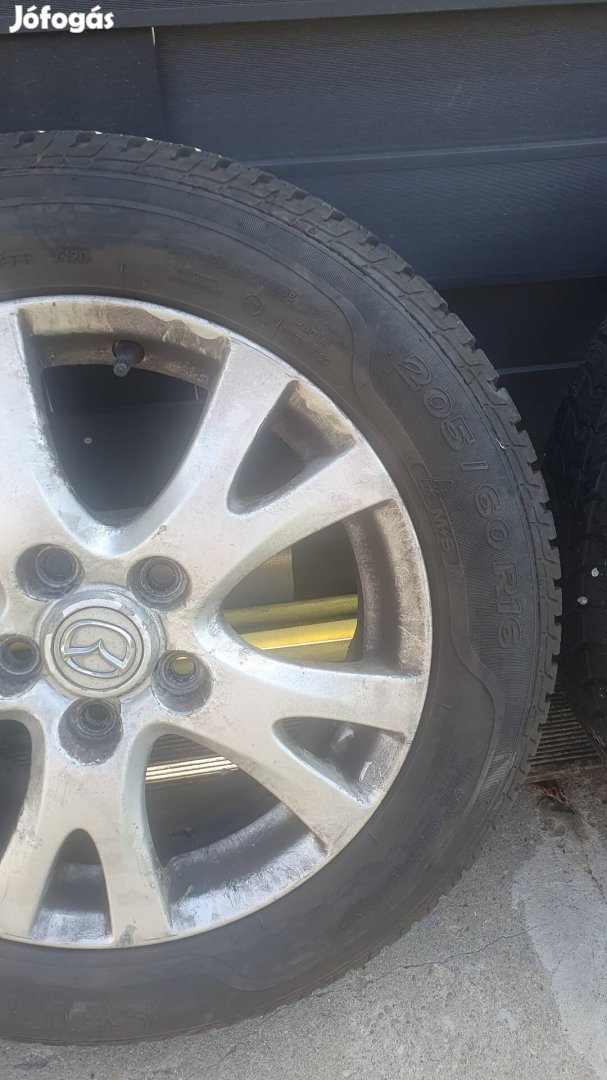 Mazda 3 téligumi