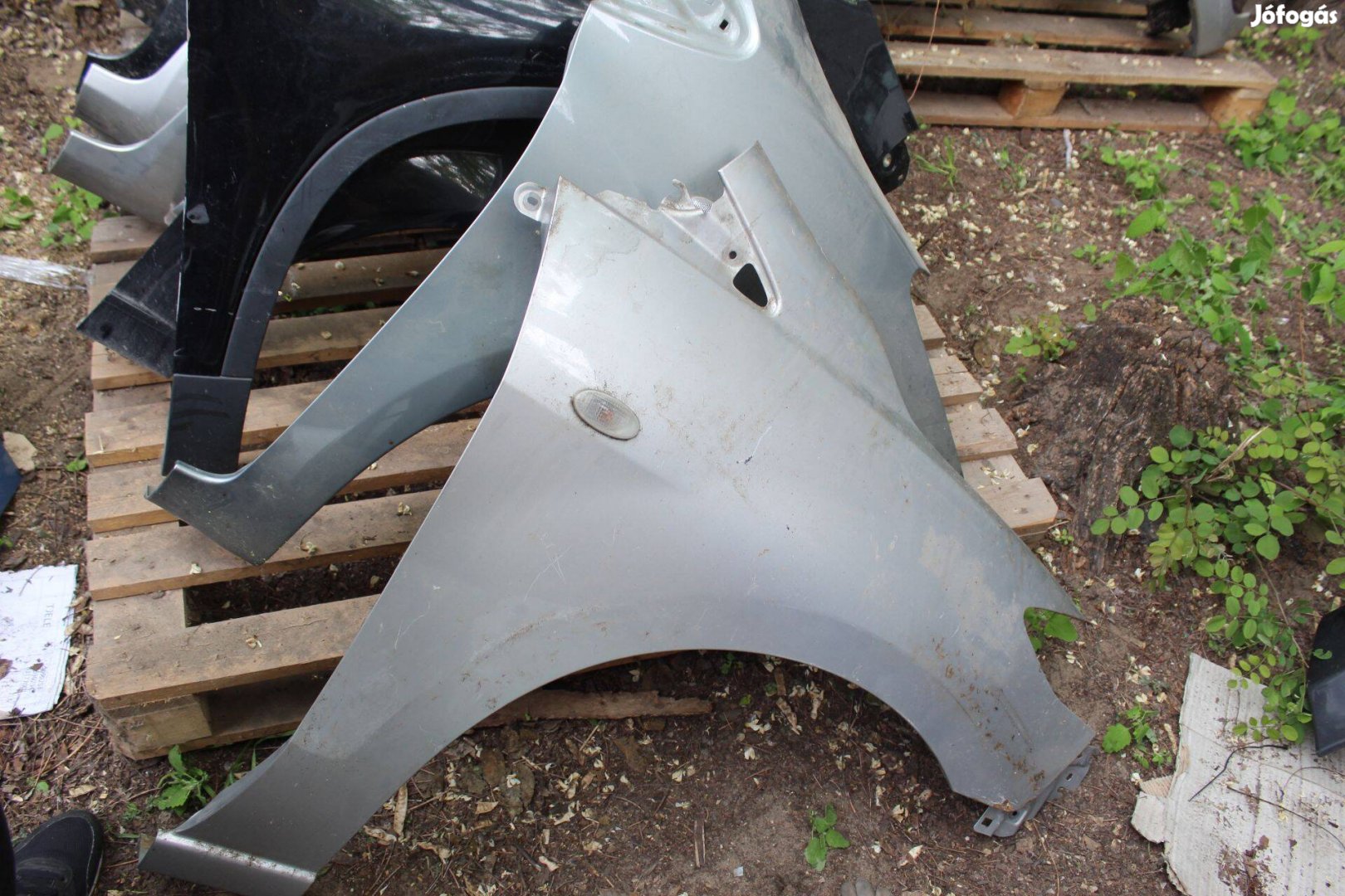 Mazda 5 Jobb első sárvédő