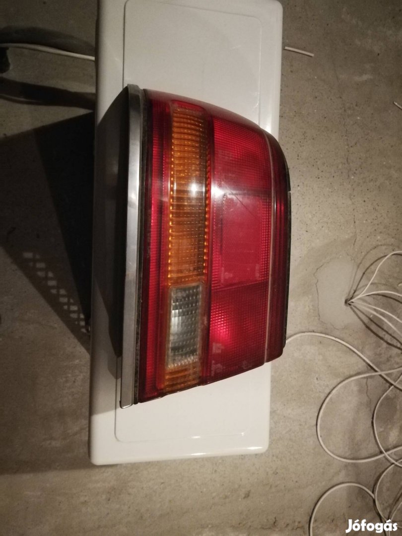 Mazda 626 gyári hátsó lámpa 80-90 évek 
