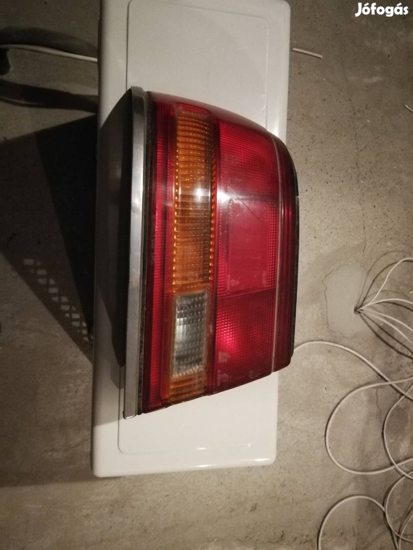 Mazda 626 gyári hátsó lámpa eladó 