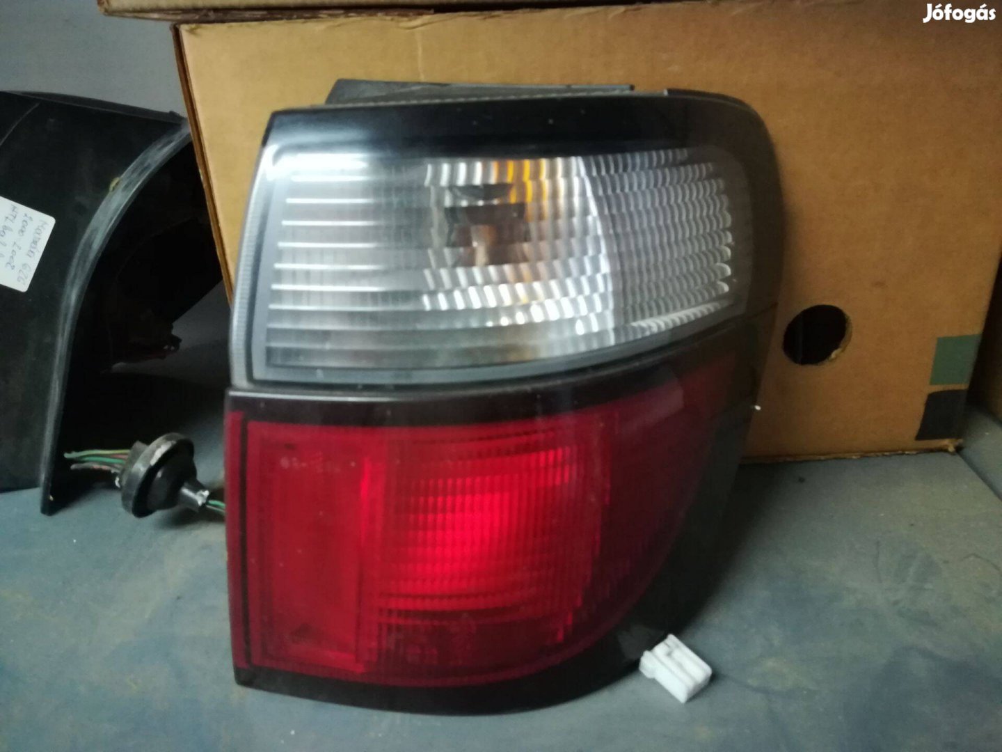 Mazda 626 hátsólámpa jobb külső kombi 1997-2002