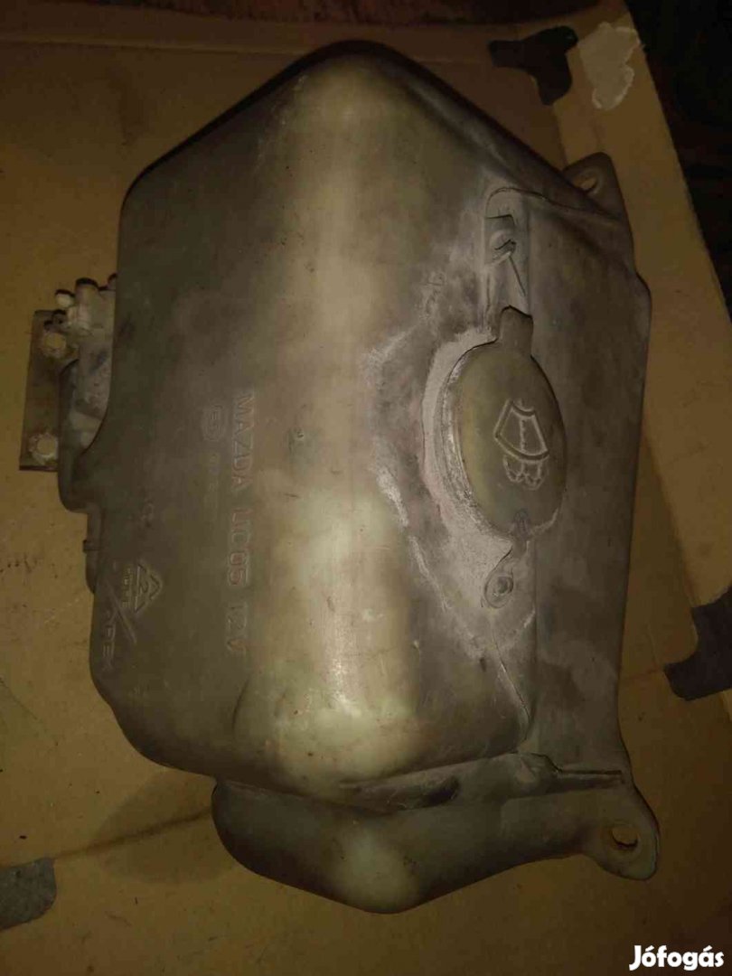 Mazda B2200 Ablakmosó Tartály Ablakmosó Szivattyú