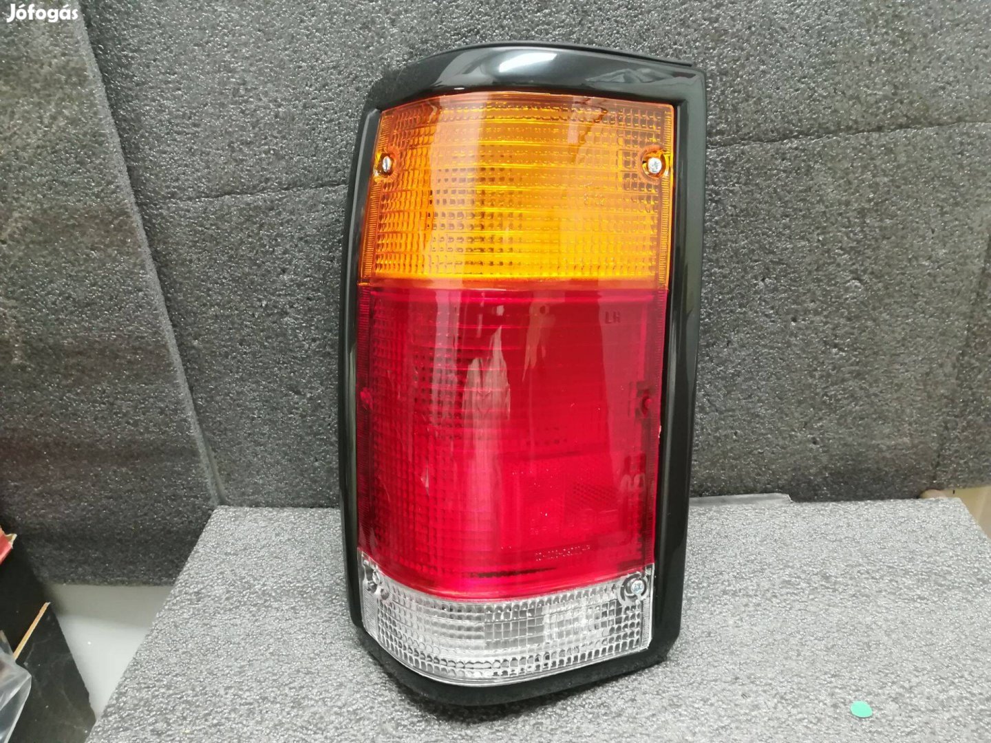 Mazda B2200 hátsólámpa bal és jobb
