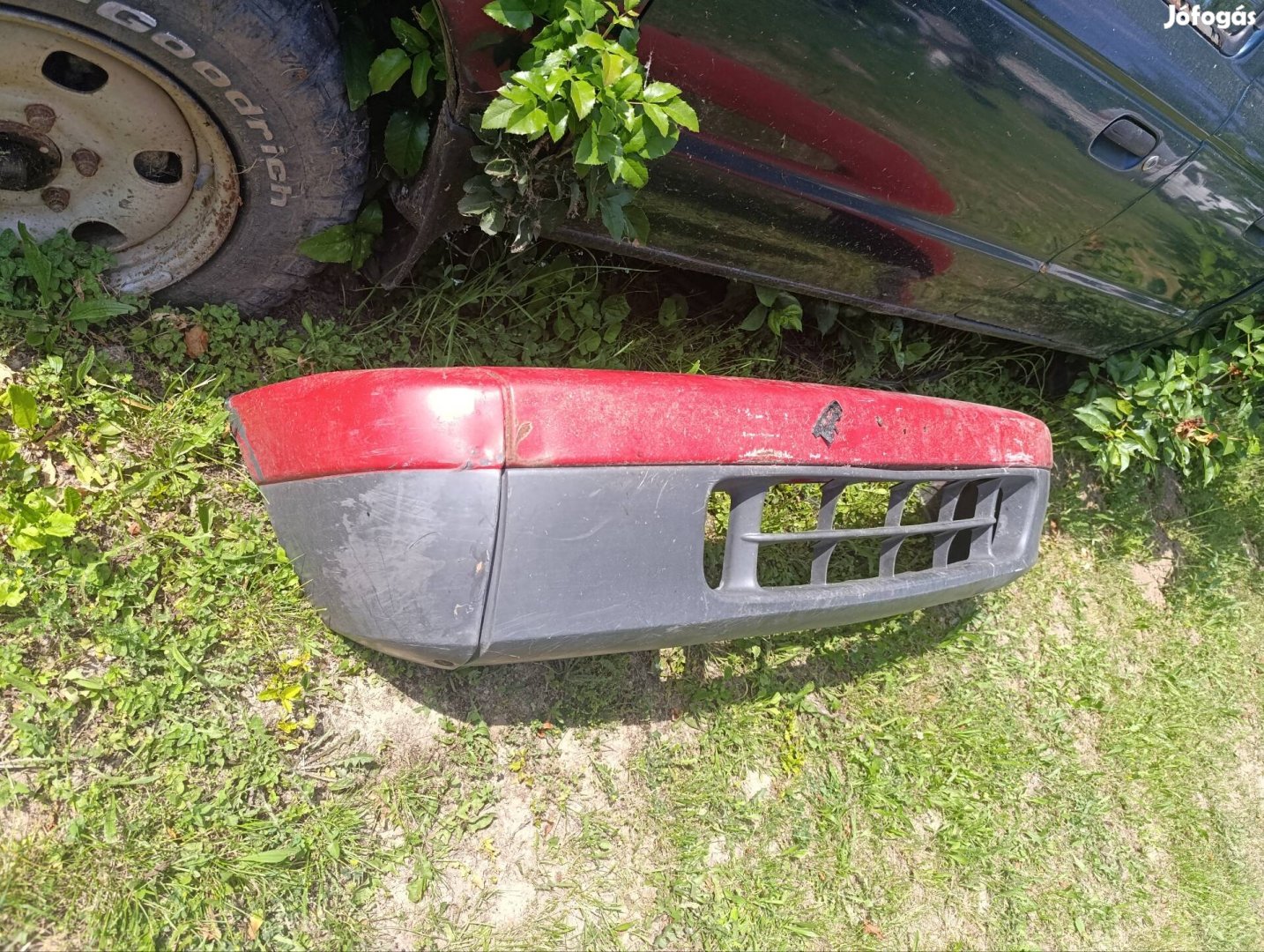 Mazda B2500 bontott első lökhárító 