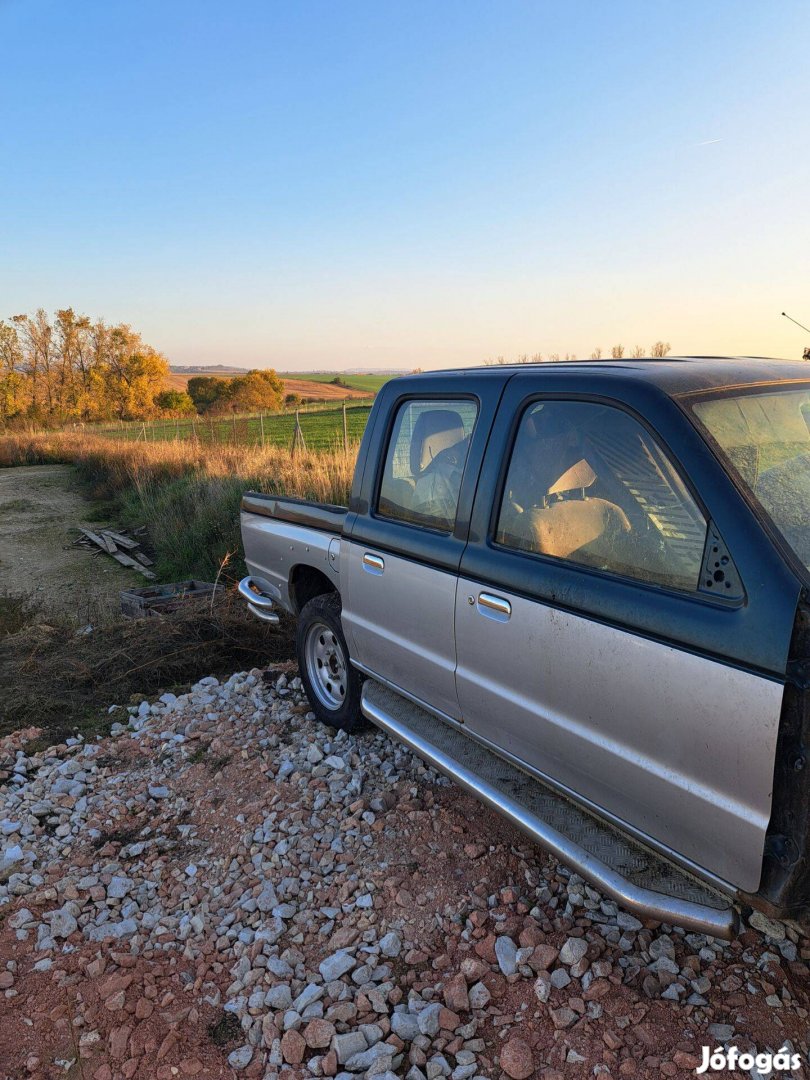 Mazda B2500 facelift bontott alkatrészek