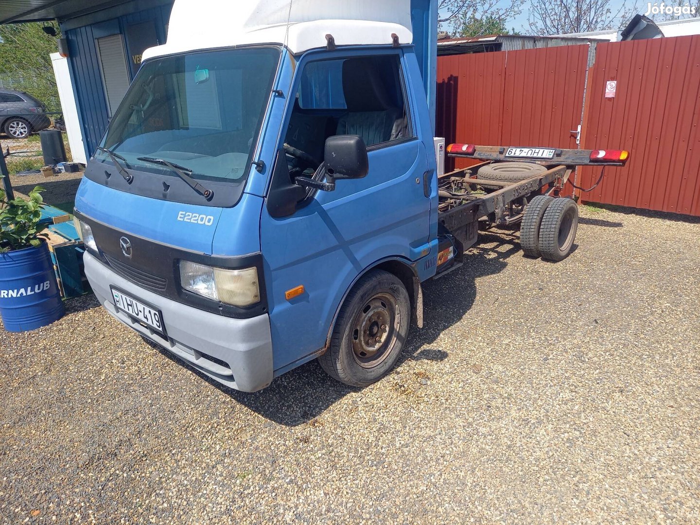 Mazda E2200 alvázasként eladó. 