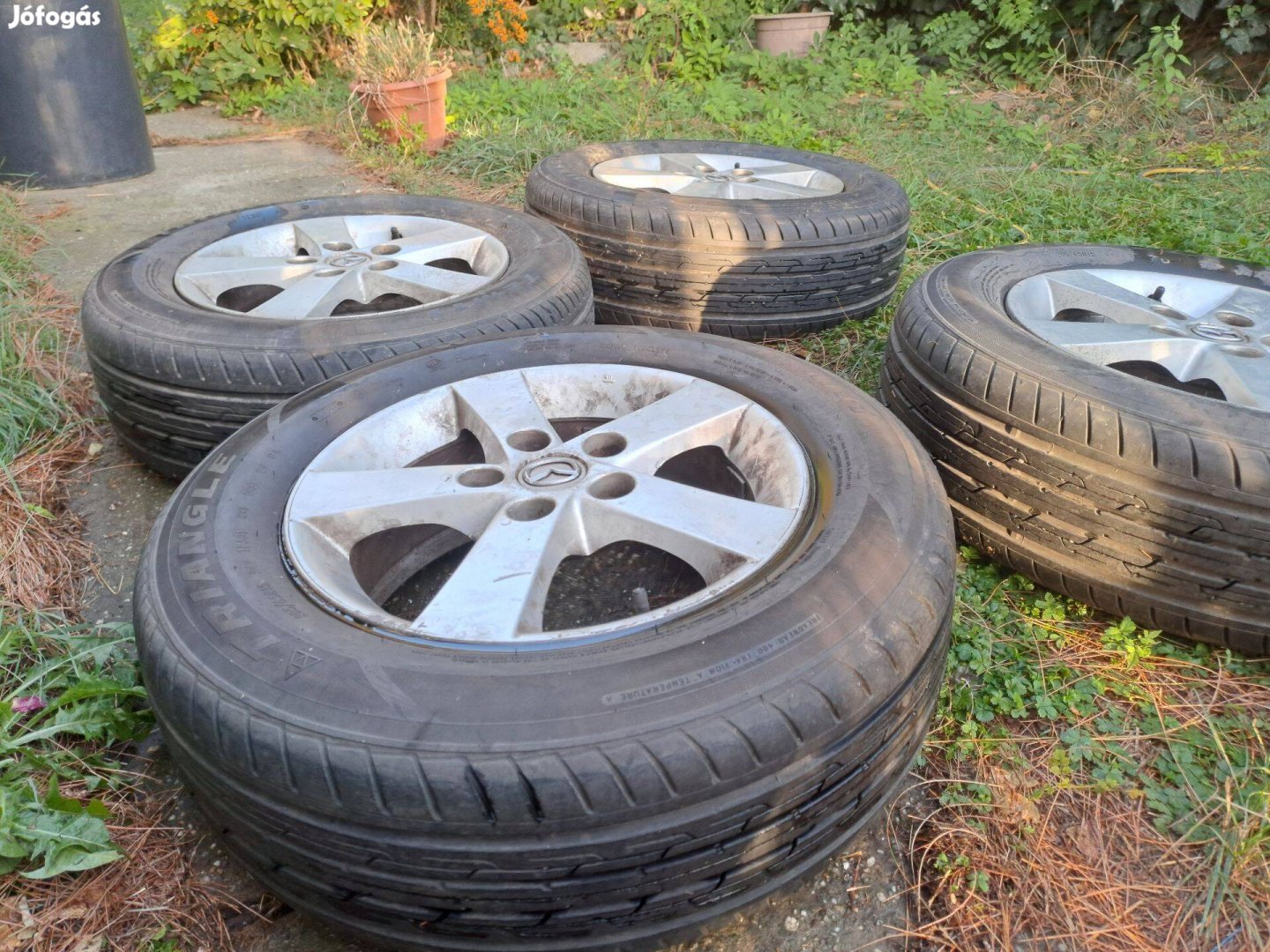 Mazda alufelni négyévszakos Triangle gumival, használt