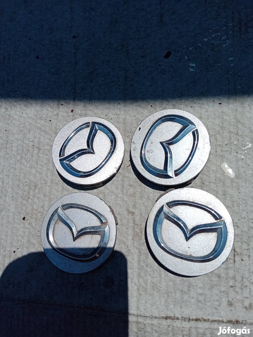 Mazda gyári alufelni közép garnitúra. 