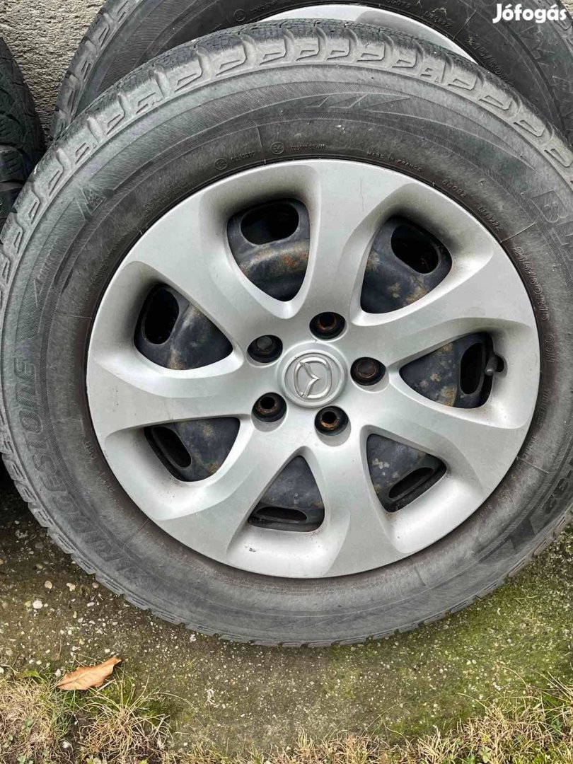 Mazda gyári lemezfelni dísztárcsával 16"