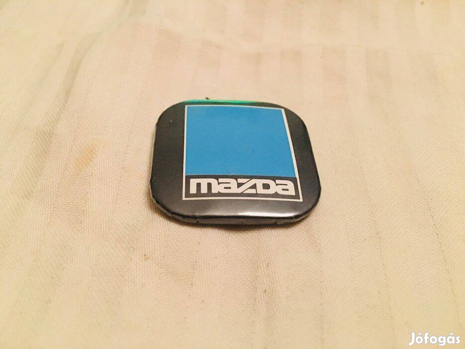 Mazda kitűző, pin