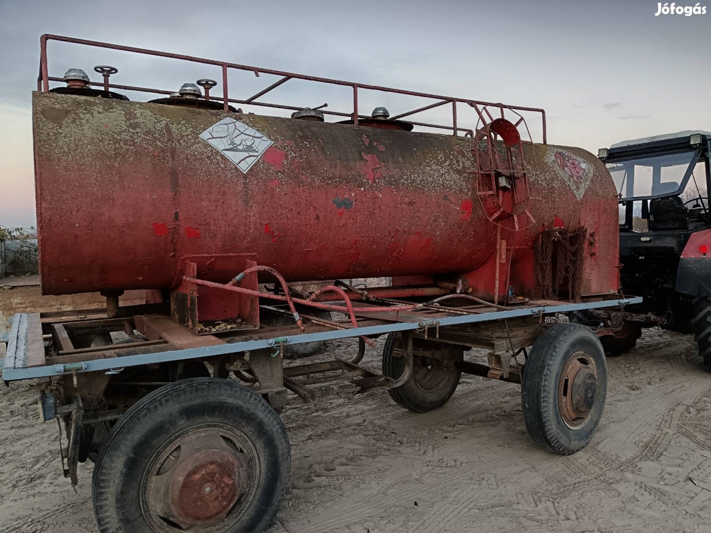 Mbp 3,5t billenős pótkocsi tartály alkatrész 