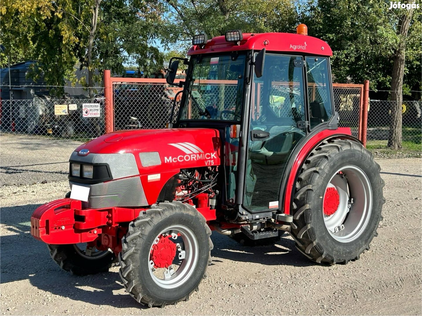 Mccormick V75 keskeny nyomtávú ültetvény traktor