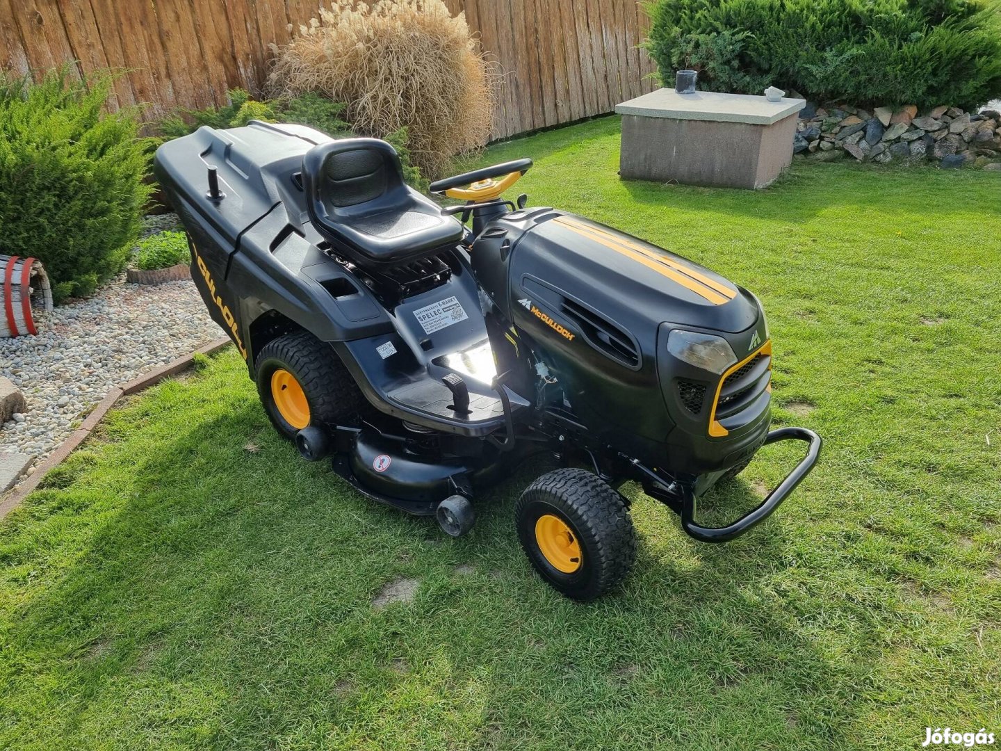 Mcculloch 200/107 fűnyírótraktor 20hp fűnyíró traktor eladó 