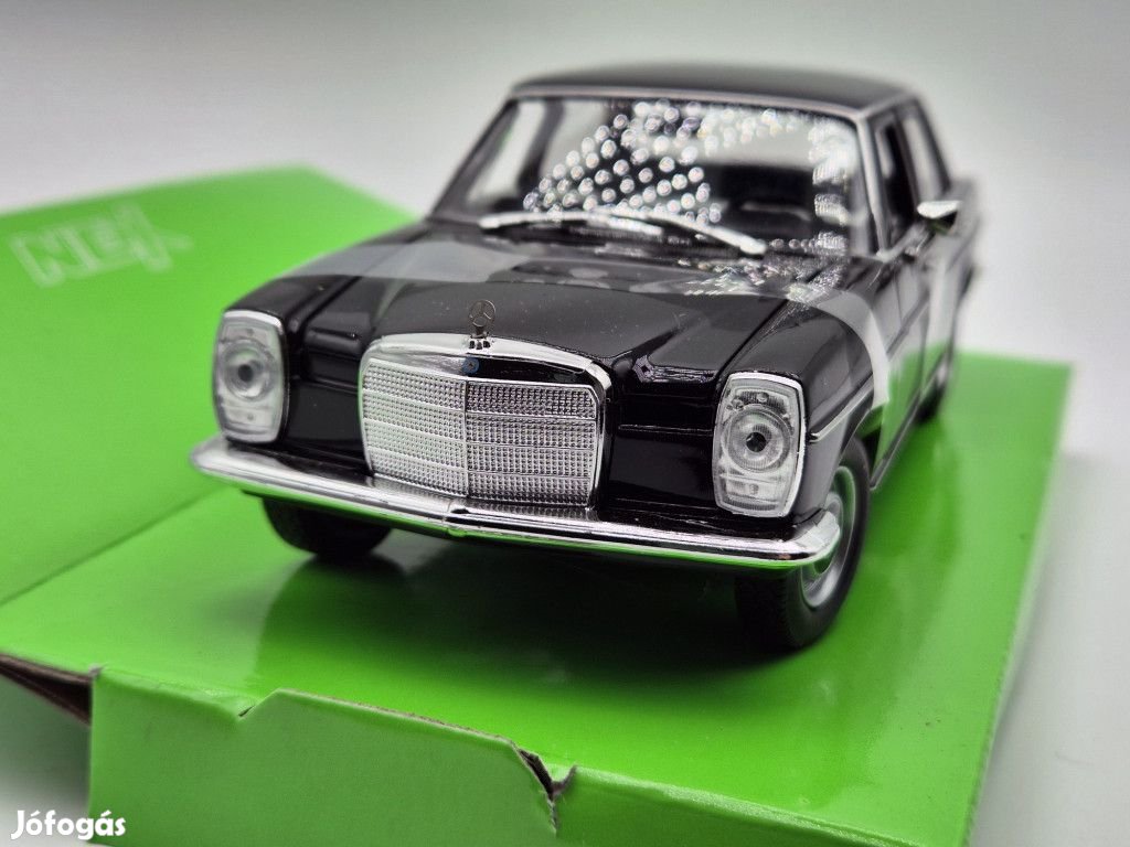 Mecedes Benz 220D W115 (1968) -  Welly - 1:24