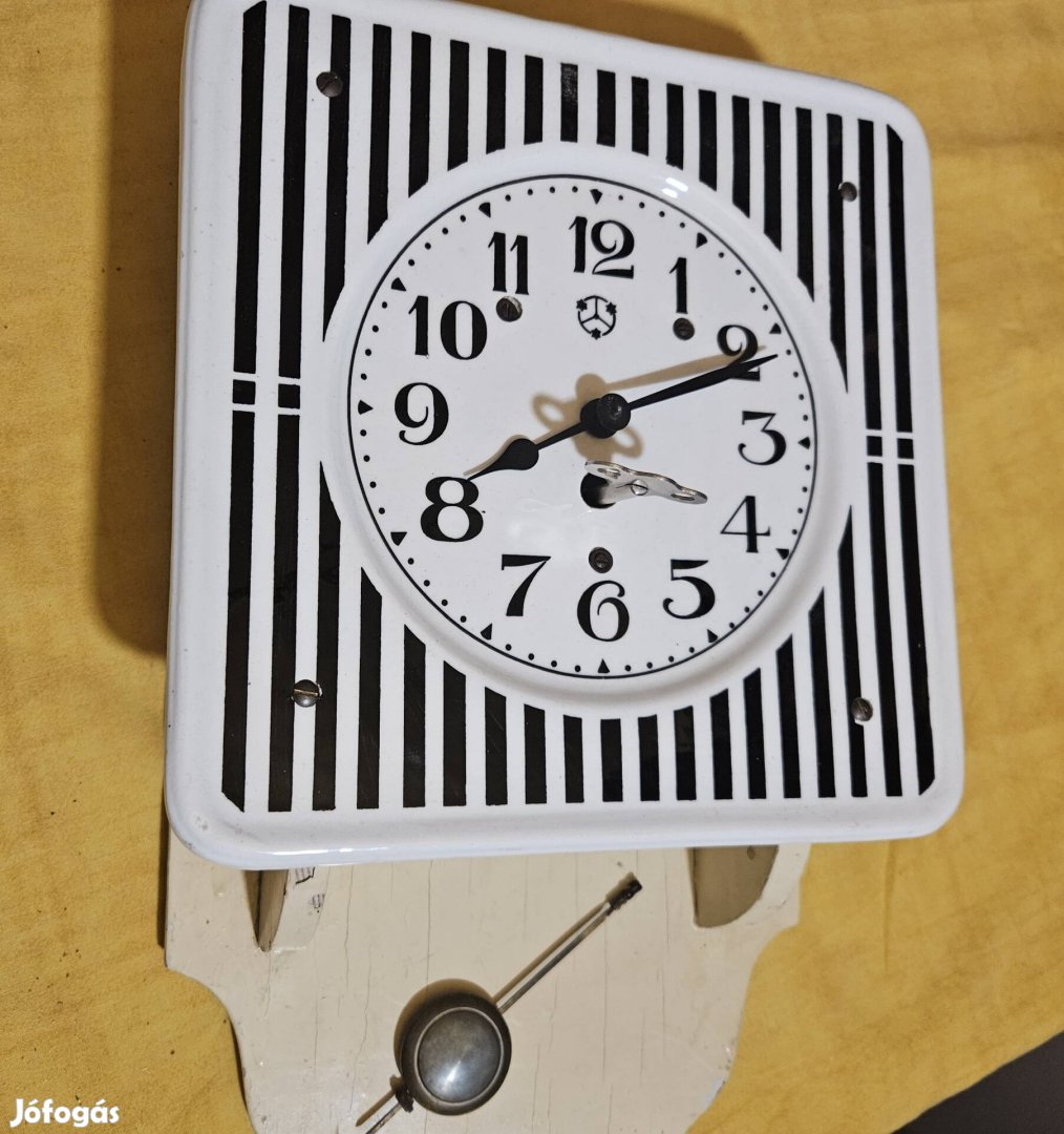 Mechanikus falióra, 1930-as klasszikus fekete-fehér ,