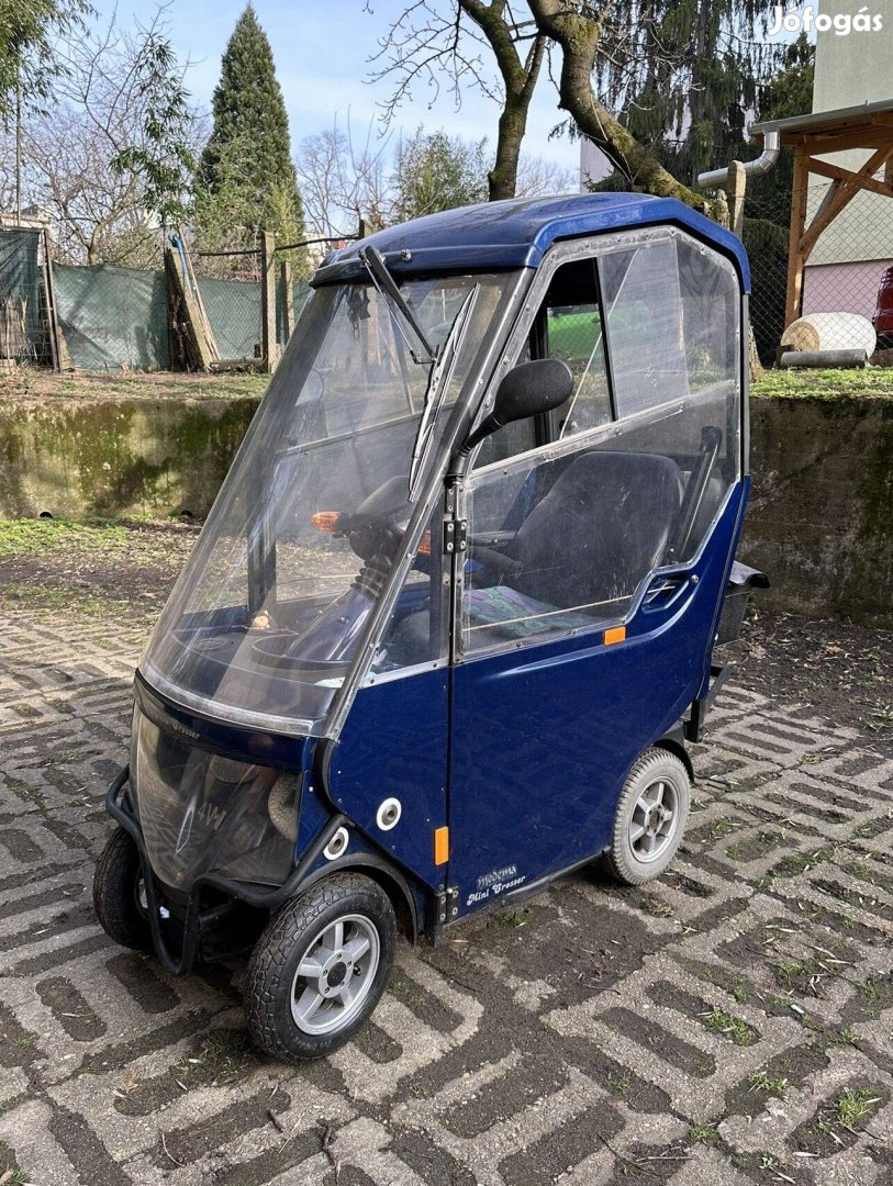 Medema Mini Grosser típusú fedett fűthető kabinos rokkantkocsi, moped