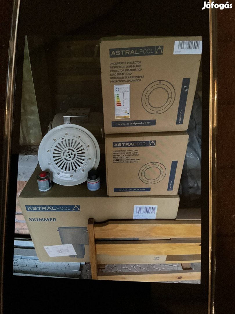 Medence alkatrészek