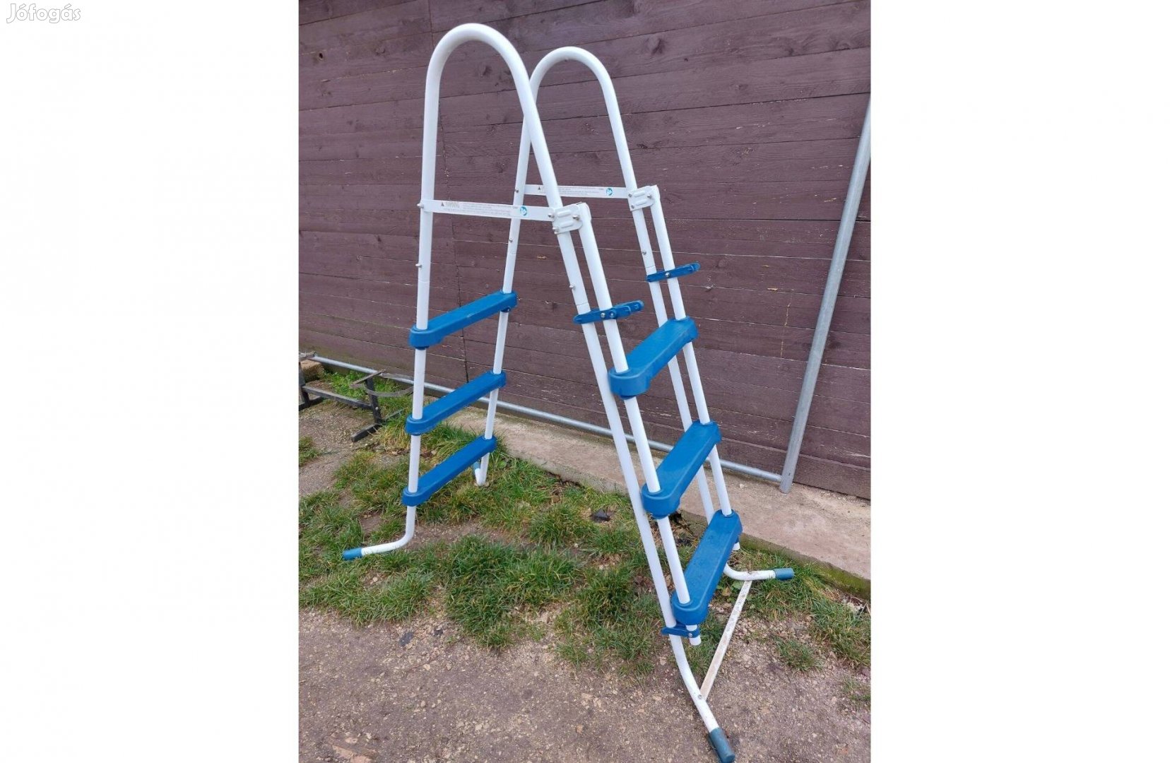 Medence létra. 145 cm magas. 150 kg terhelhető