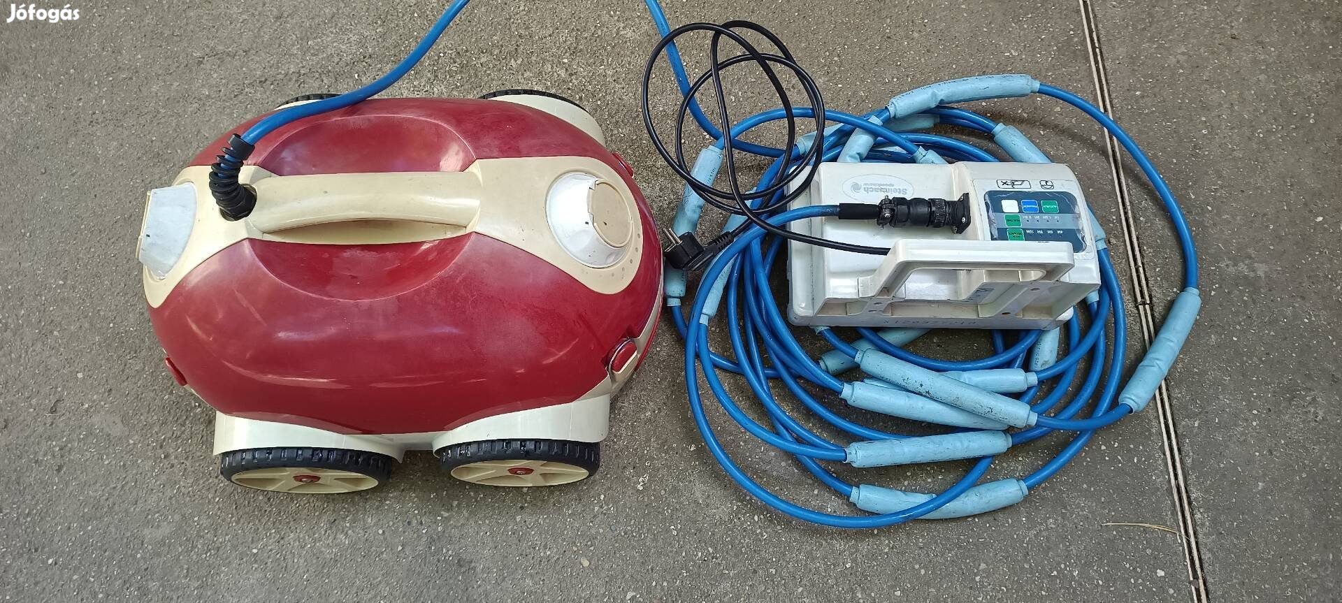 Medence tisztító robot eladó.