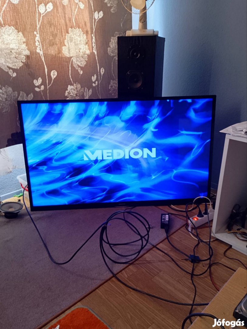 Medion 50" 124 cm. 4 K ( kisseb hibával)- távirányitojával. 50000ft