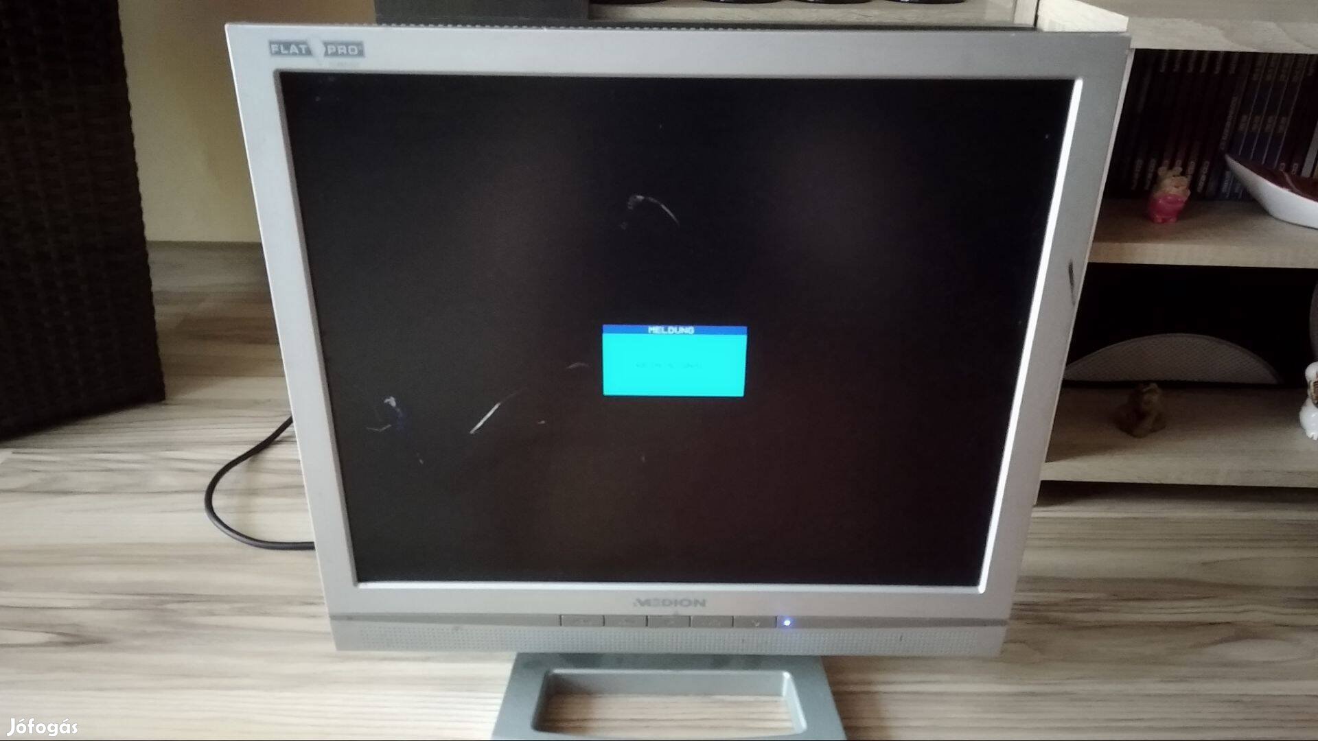 Medion MD 32117 PQ LCD monitor 17 collos szállítással együtt