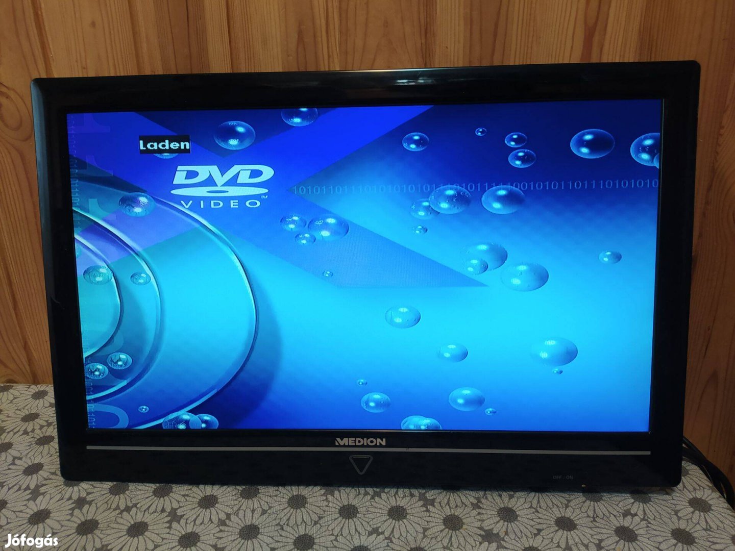 Medion led 55 cm-es televízió fali karral, beépített dvd lejátszóval