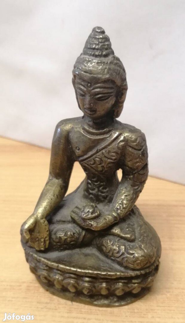 Meditáló Buddha kis méretű bronz szobor Indonéziából. 8,5cm