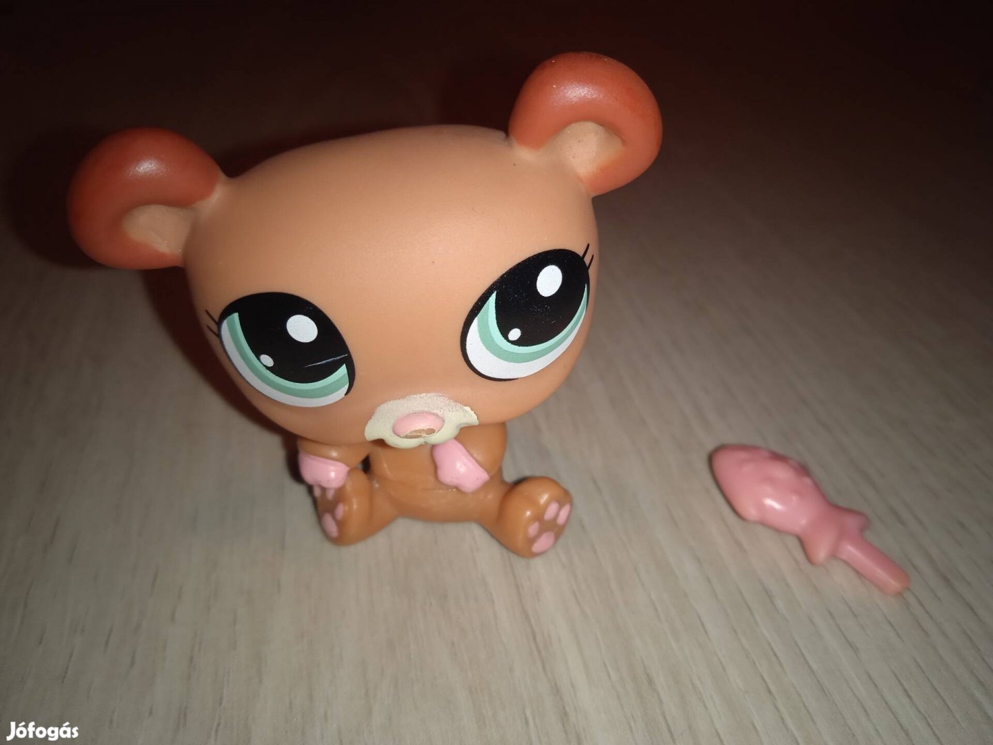 Medve nyalókájával LPS Littlest Pet Shop