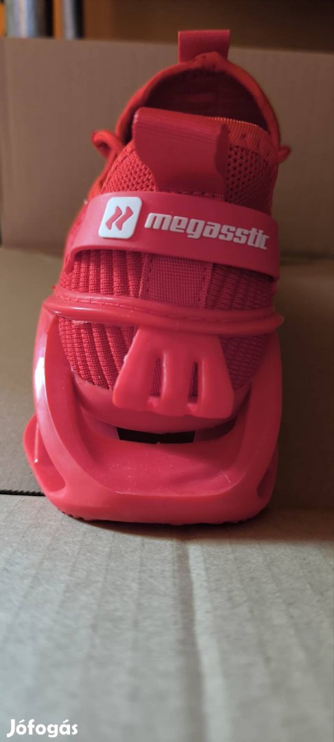 Megasstic cipő