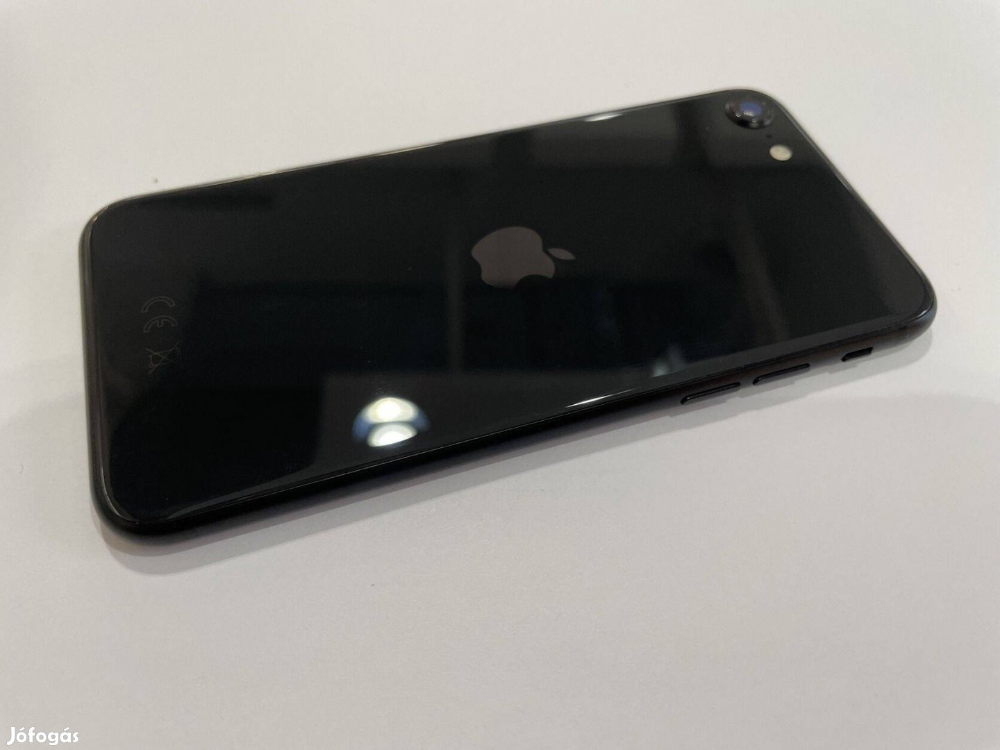 Megkimélt Apple iphone SE 2020 128GB kártyafüggetlen, fekete szinben