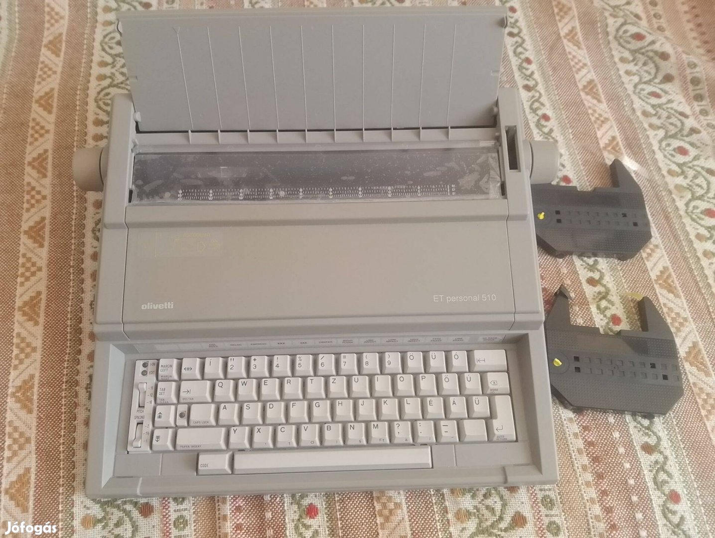 Megkímélt Olivetti ET 510-i elektromos írógép tartalék szalaggal