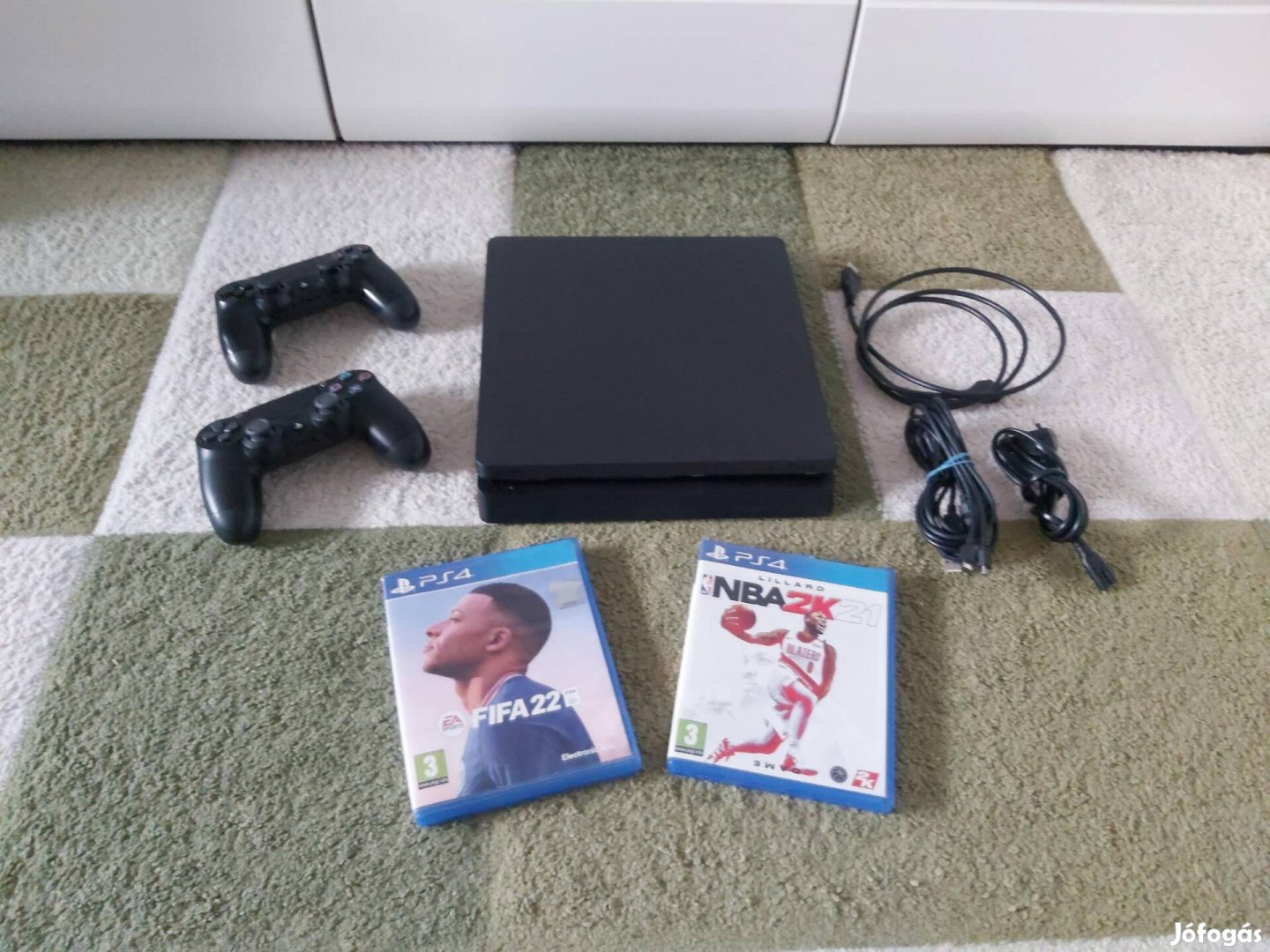 Megkímélt PS4 Playstation 4 Slim 500GB 2db Kontrollerrel Játékokkal 