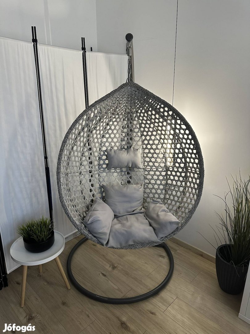 Megkímélt XXL technorattan függőfotel párnával
