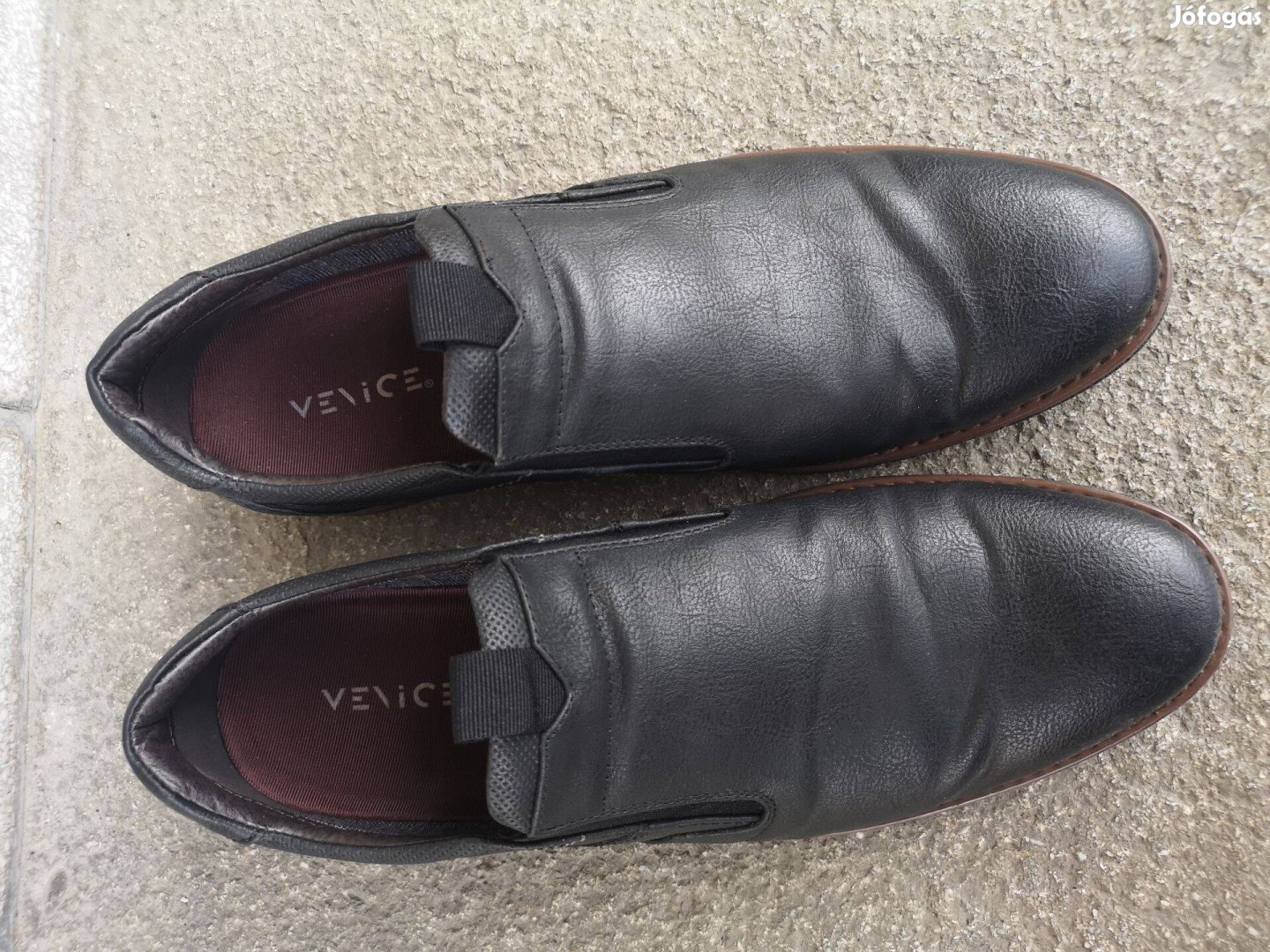 Megkímélt, kiváló állapotú, 44-es Venice férfi cipő