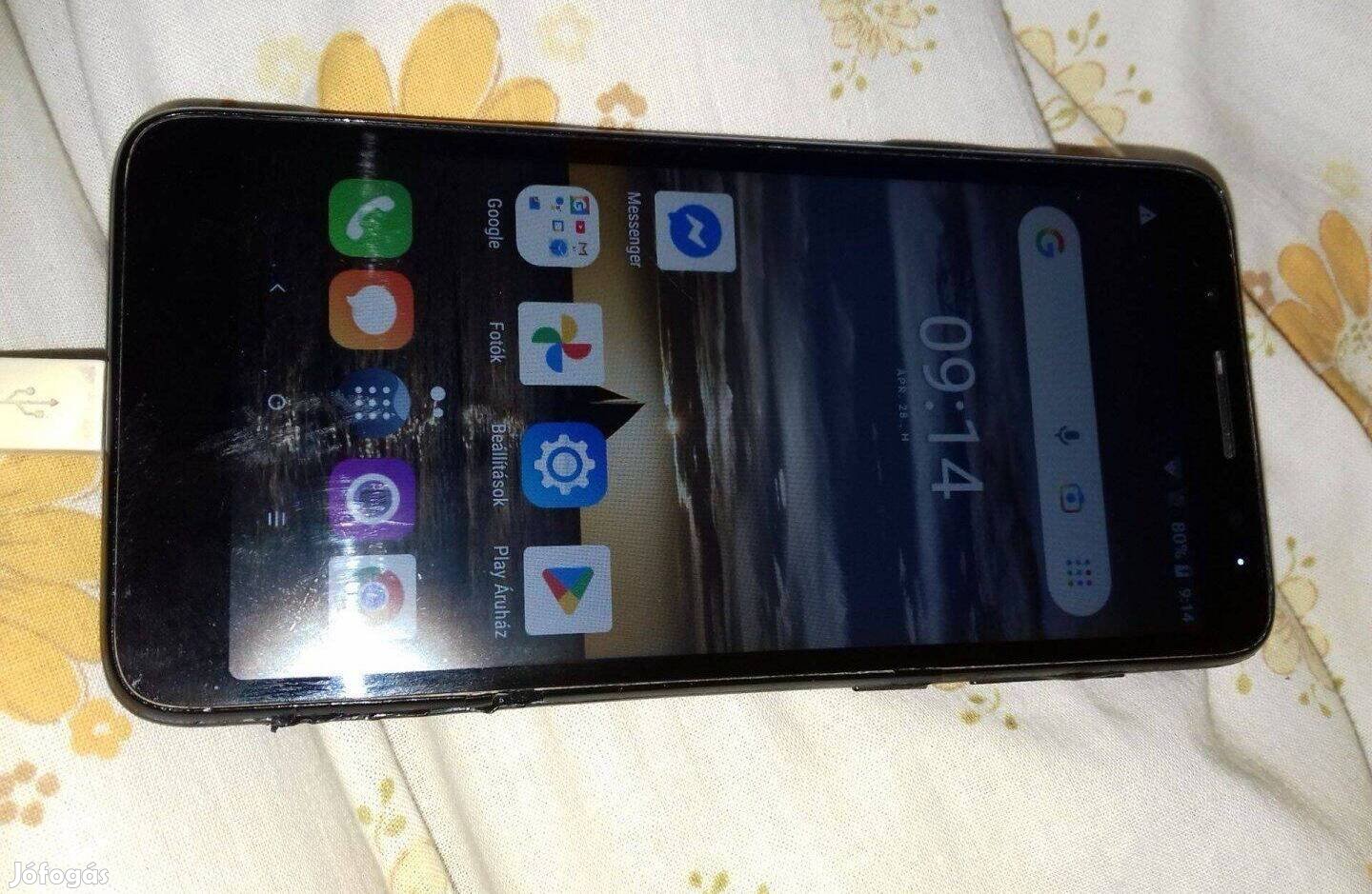 Megkímélt alca okosteló töltővel. Nem kapcsol be!