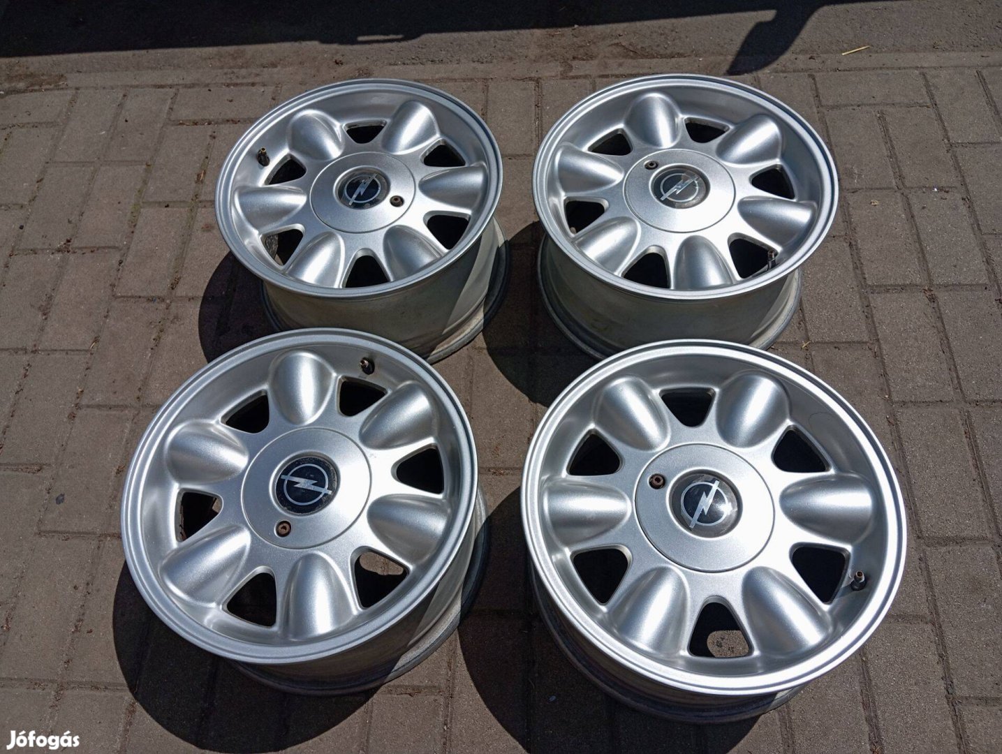 Megkímélt állapotú 5x110-es Opel alufelni garnitúra Intra 7jx15 Et33