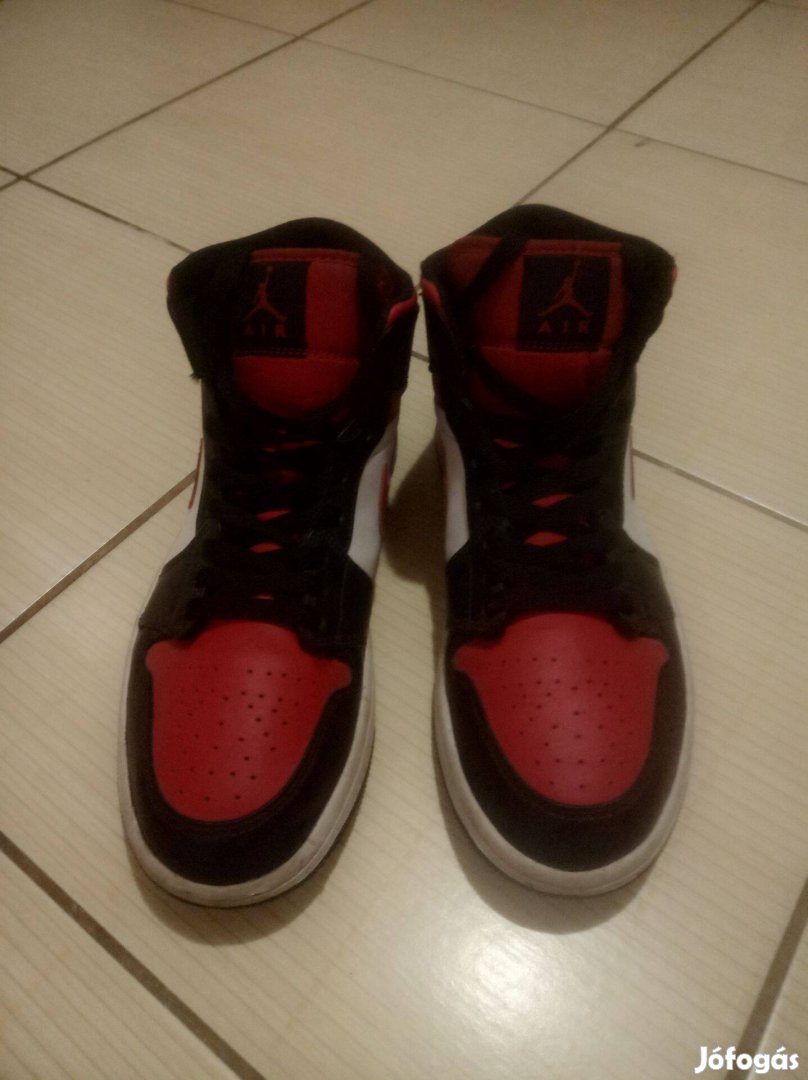 Megkímélt állapotú Jordan 1 Mid Bred toe