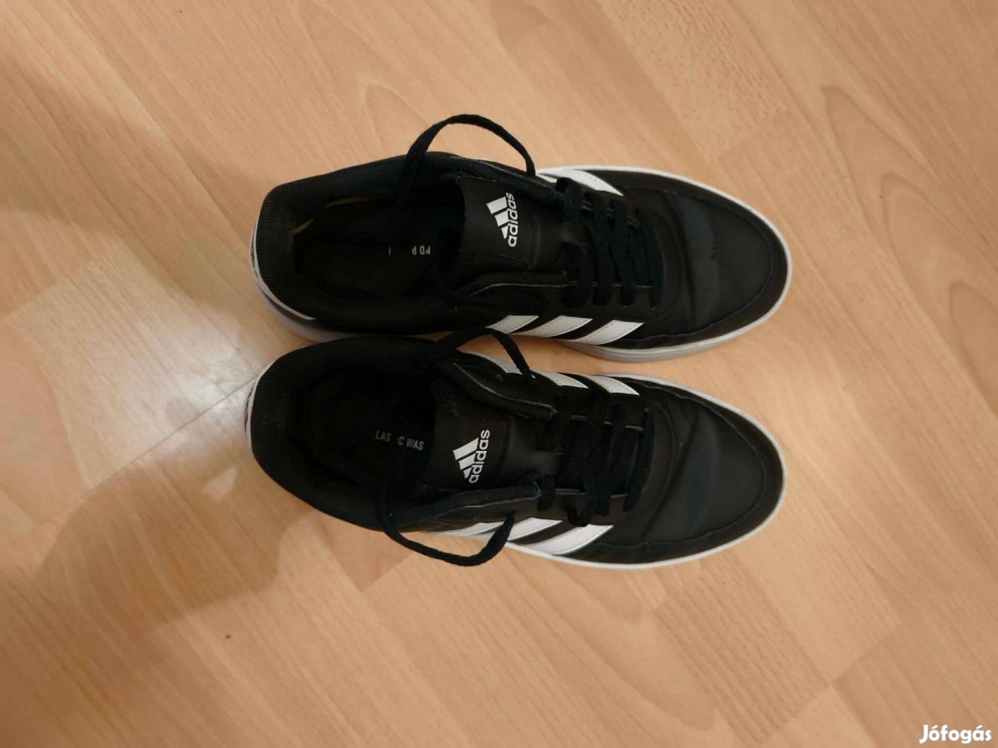 Megkímélt állapotú, használt fekete Adidas cipő eladó