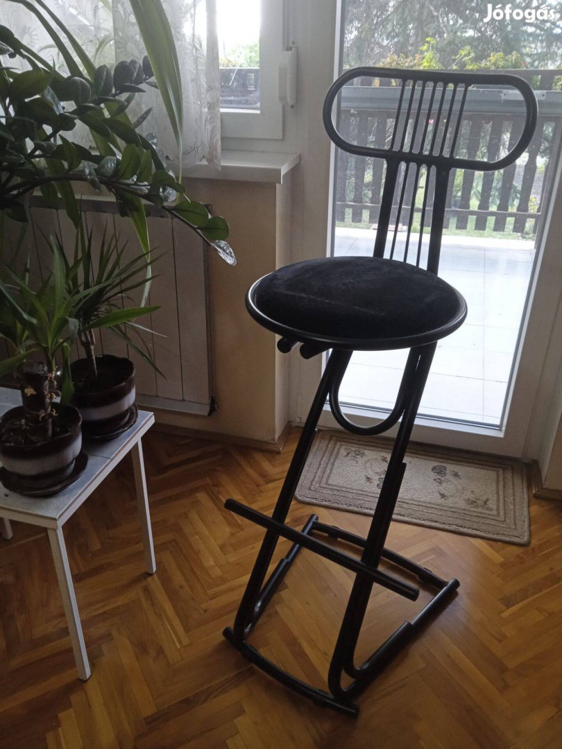 Megkímélt fém bárszék