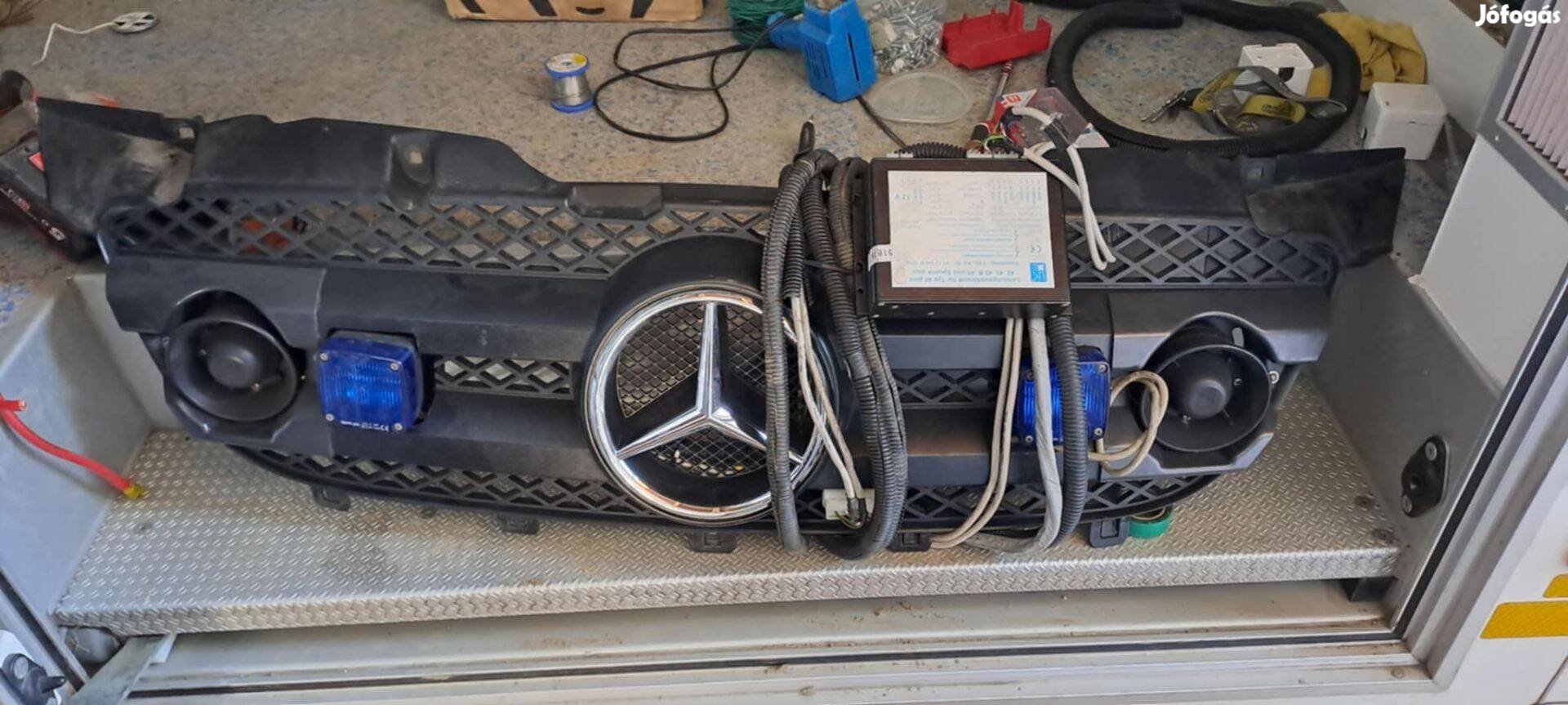 Megkülömböztető jelzés Mercedes Sprinter hűtőmaszk