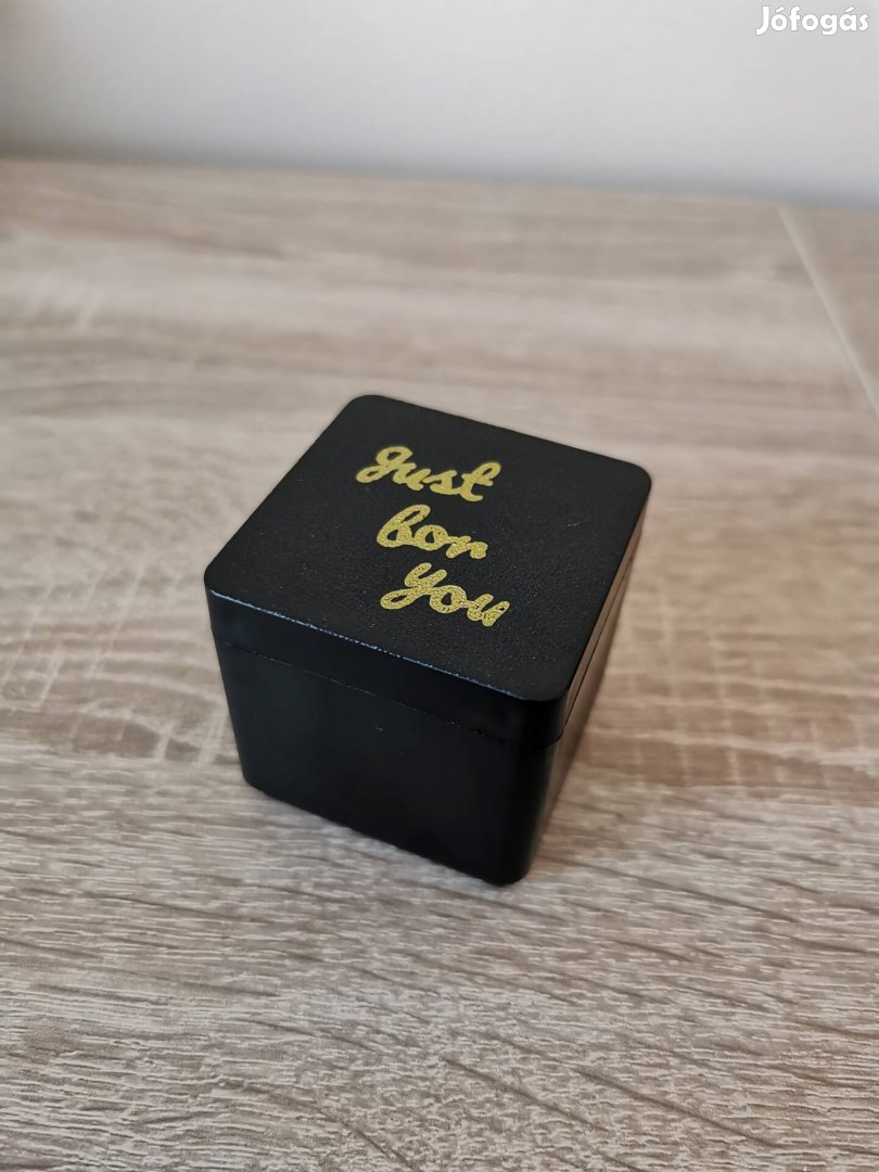 Meglepetés ajándék doboz?